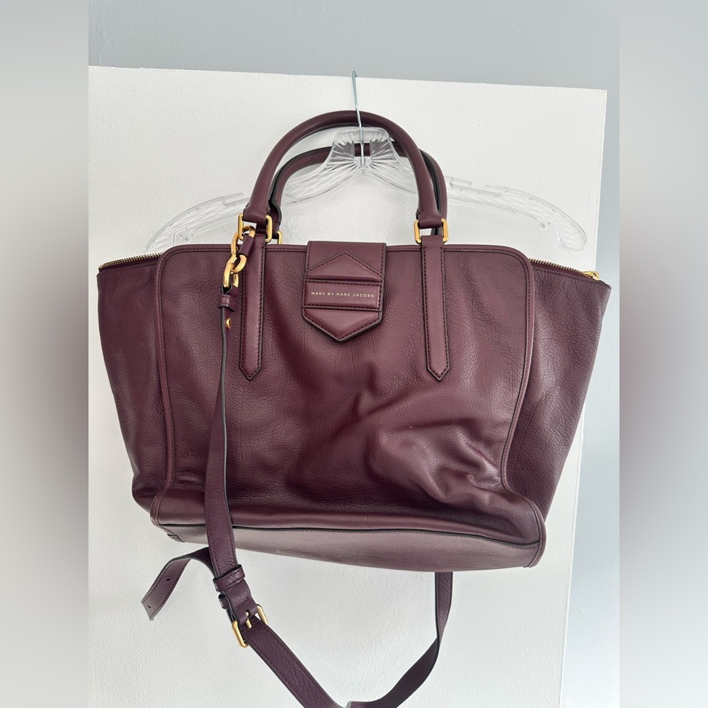 Marc By Marc Jacobs Burgundy tote with crossbody strap